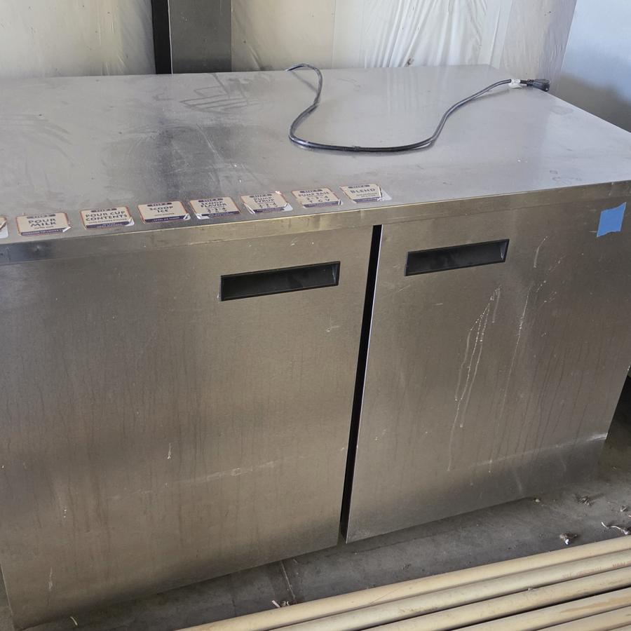 Short double-door commercial refrigerator, unit 3